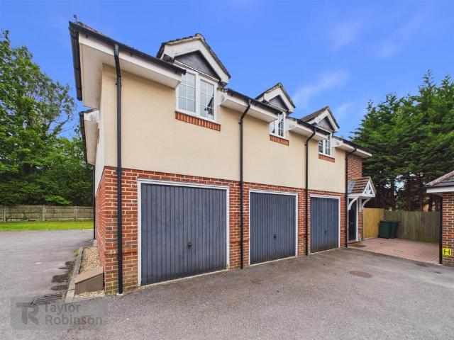 Flat for sale in Glynde, West Sussex
