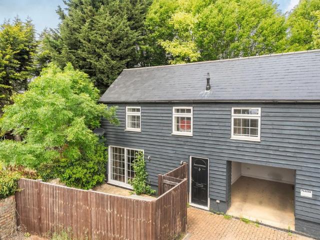Flat for sale in Shefford, Bedfordshire