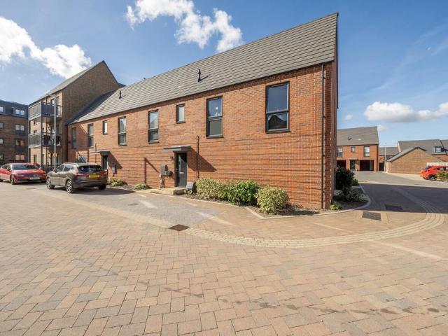 Flat for sale in Houghton Regis, Central Bedfordshire