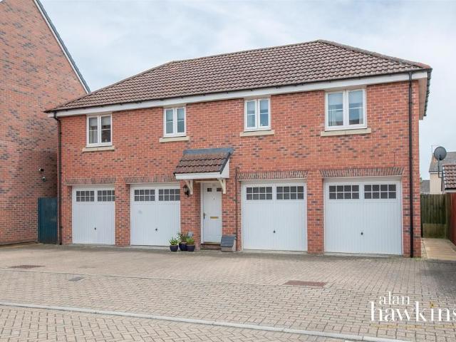 Flat for sale in Royal Wootton Bassett, Wiltshire