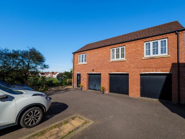 Flat for sale in Redlands Park, East Tuddenham