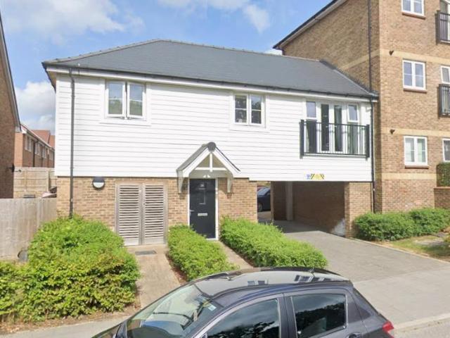 Flat for rent in Kilnwood Vale, Horsham