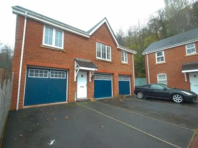 Apartment for rent in Cefn Rhigos, Rhigos