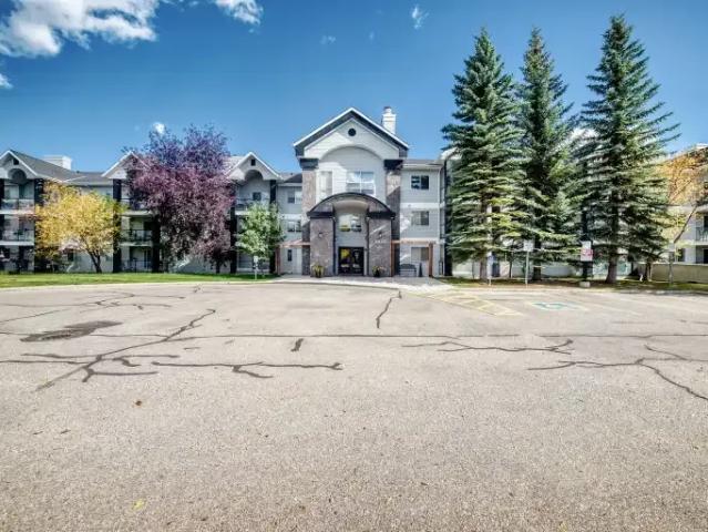 Condo for rent in Queensland, Calgary