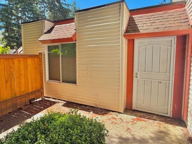 Condo for rent in Renton, Washington