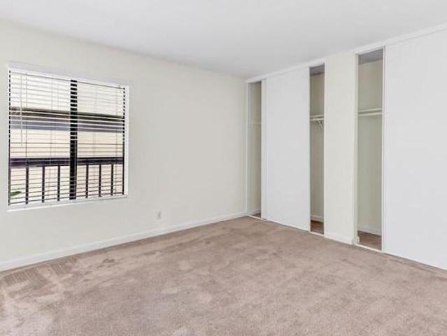Condo for rent in Canoga Park, California
