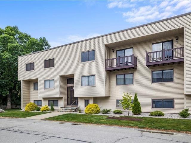 Condo for rent in Lincoln, Rhode Island