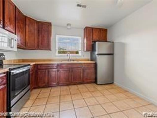 Condo for rent in Roseville, Michigan