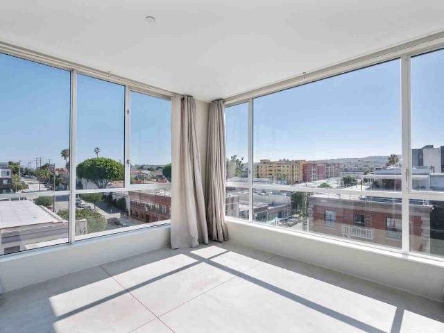 Condo for rent in Canoga Park, California