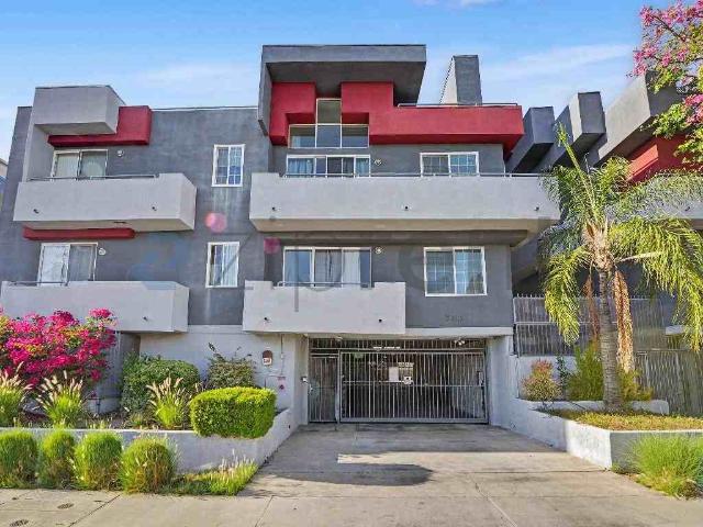 Condo for rent in Canoga Park, California