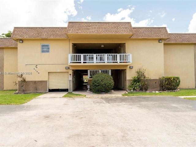 Condo for rent in Dania