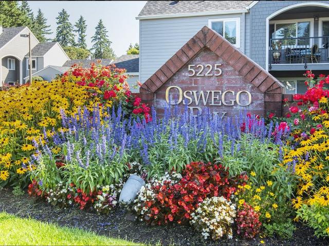 Condo for rent in Lake Oswego