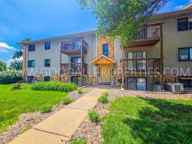 Condo for rent in Clive, Iowa