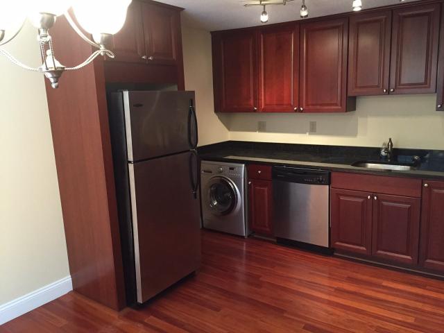 Condo for rent in Oaklands, Lowell