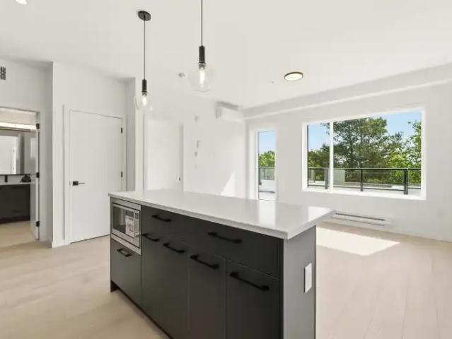 Condo for rent in Surrey, British Columbia
