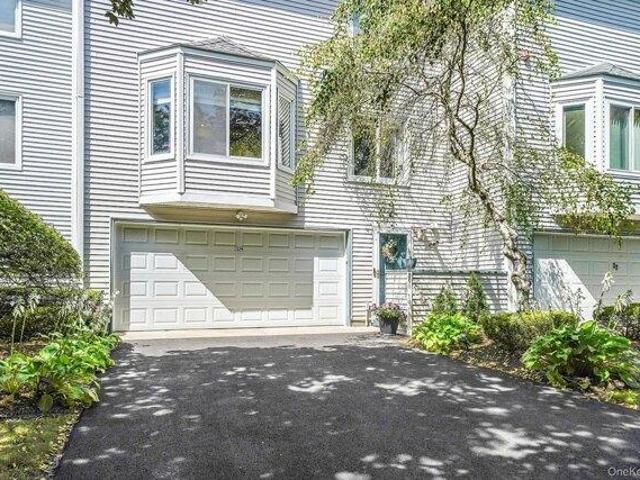 Condo for sale in Coram, New York
