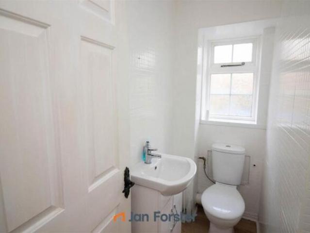 Cottage for rent in South Lane, West Yorkshire
