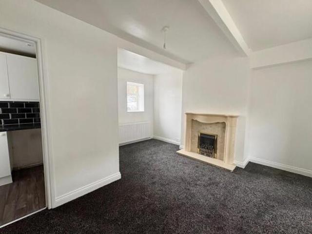 Cottage for rent in Denholme, Bradford