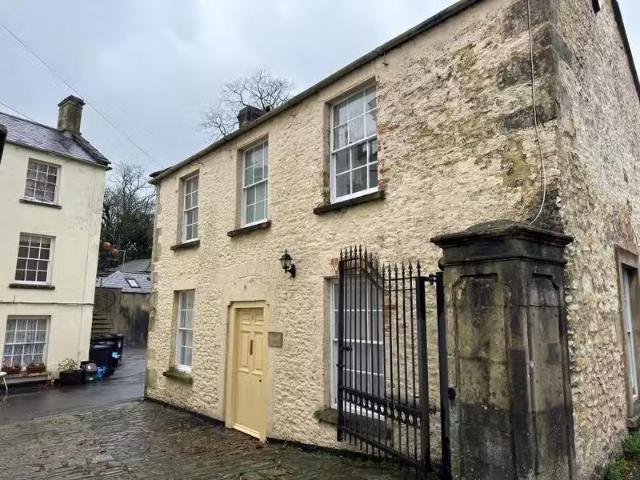 House for rent in London Borough of Hounslow, Greater London