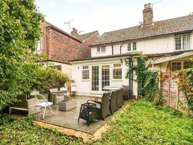 Cottage for rent in Orpington, Greater London