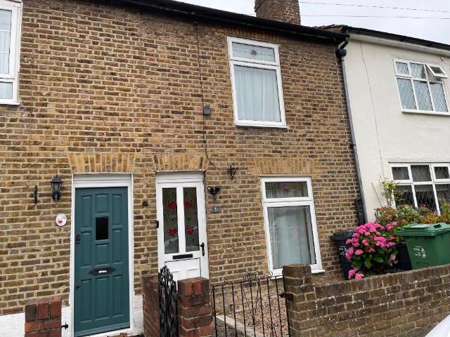 Cottage for rent in Carshalton