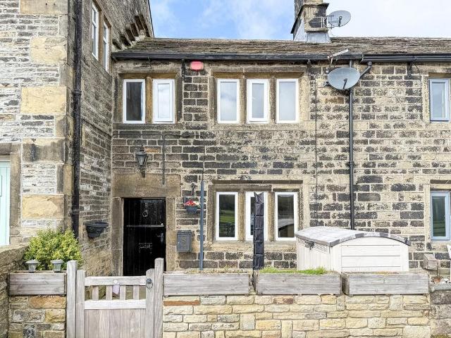 House for sale in Holme Valley, Thongsbridge