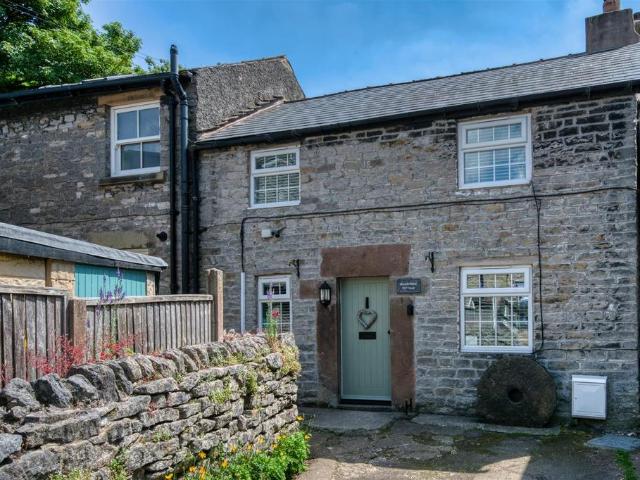 House for sale in Castleton, Charlesworth