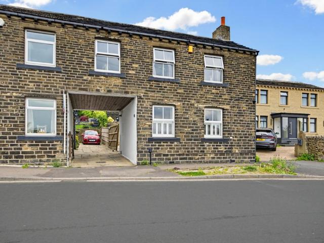 House for sale in Longwood, West Yorkshire