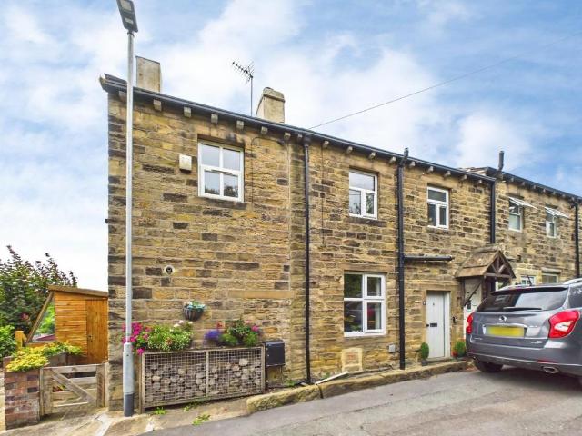 House for sale in Crossflatts, West Yorkshire