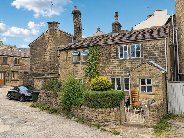 House for sale in Oakworth, West Yorkshire