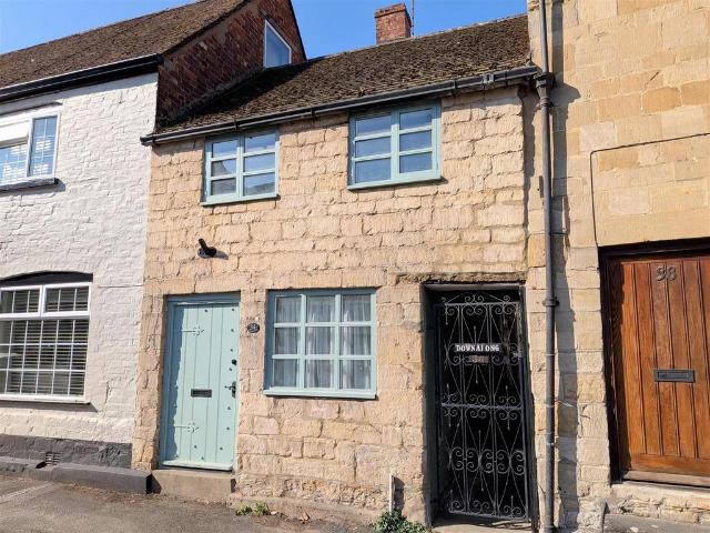 House for sale in Winchcombe, Pamington