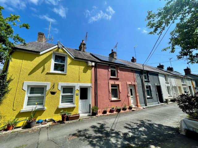 House for sale in Llandyfriog, Adpar