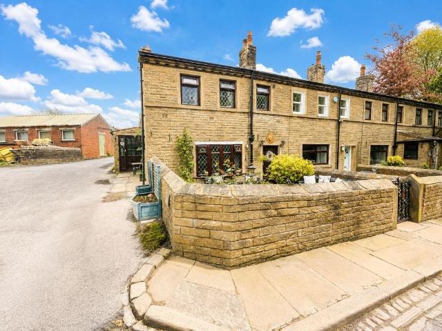 House for sale in Queensbury, West Yorkshire
