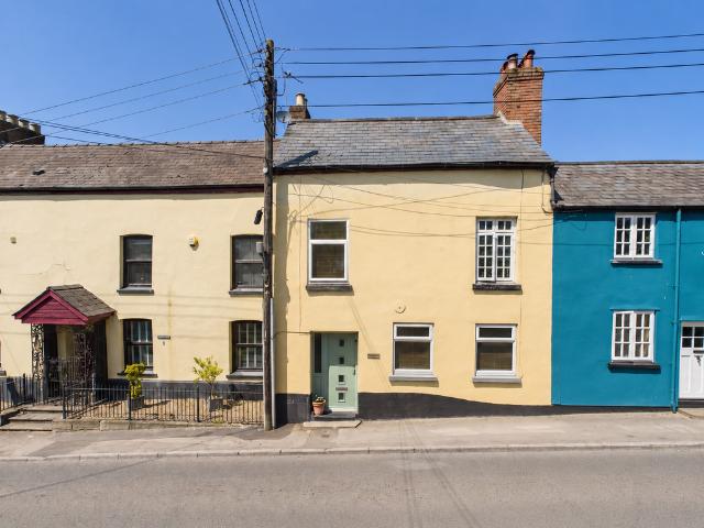 House for sale in Bromsberrow Heath, Gloucestershire