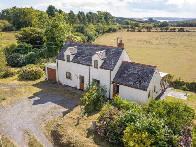 House for sale in Eglwyscummin, Pendine