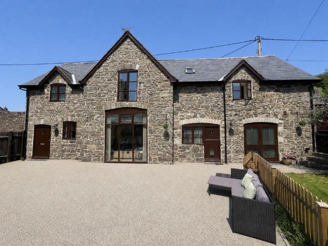 House for sale in Llanrhaeadr-ym-mochnant, Wales