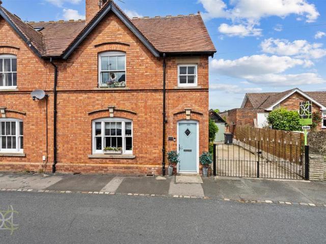House for sale in Lower Moor, Crookhill
