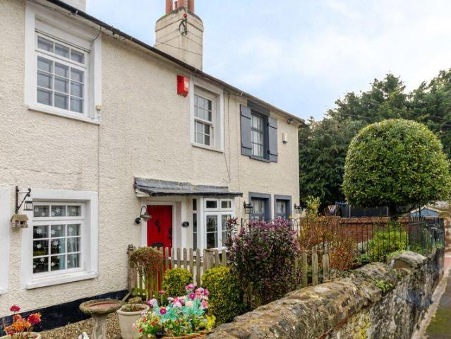 House for sale in Hillview, Surrey