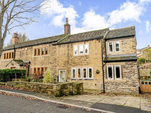House for sale in Woodhouse, Brighouse