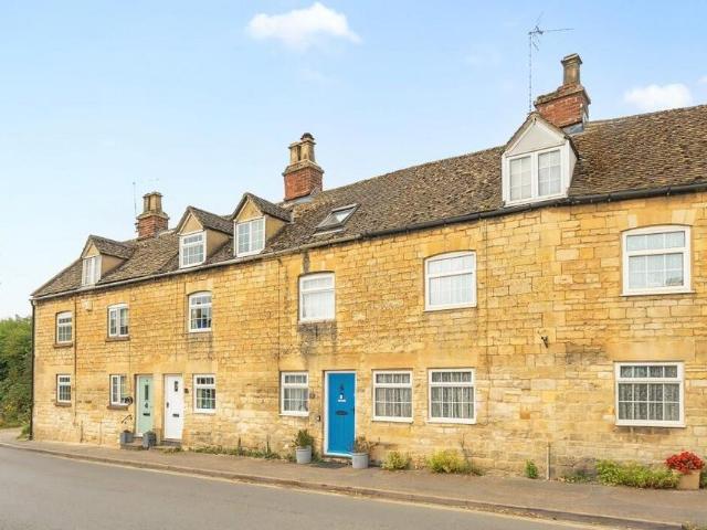 House for sale in Winchcombe, Pamington