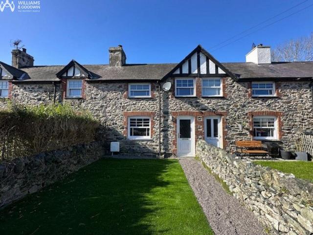 House for sale in Llanfair Pwllgwyngyll, Wales