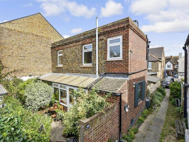 House for sale in Upton, Acol