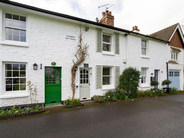 House for sale in Hillview, Surrey