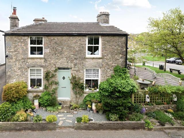House for sale in Silverdale, Bare