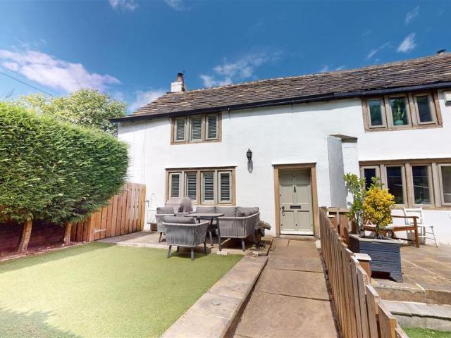 House for sale in Hipperholme, West Yorkshire
