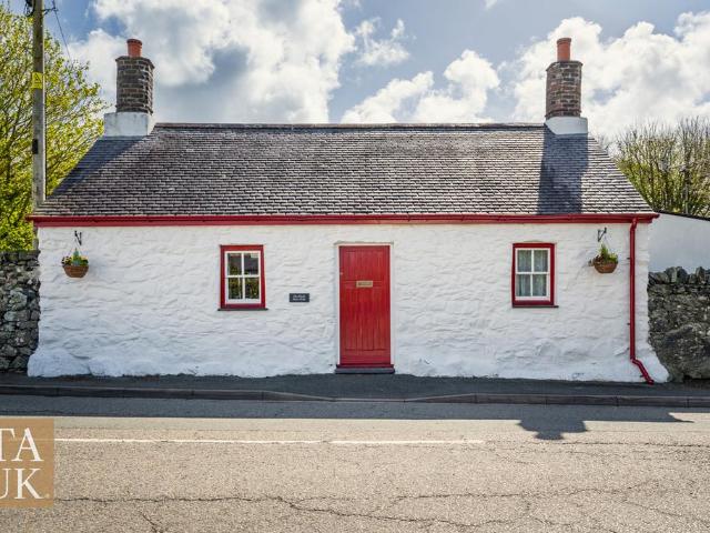 House for sale in Llanfair Pwllgwyngyll, Wales