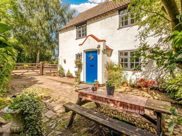 House for sale in Elmfield, Leicestershire