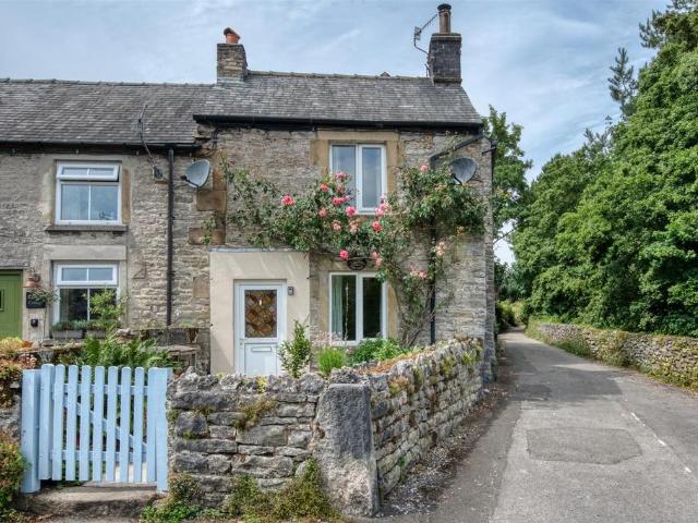 House for sale in Froggatt, East Midlands