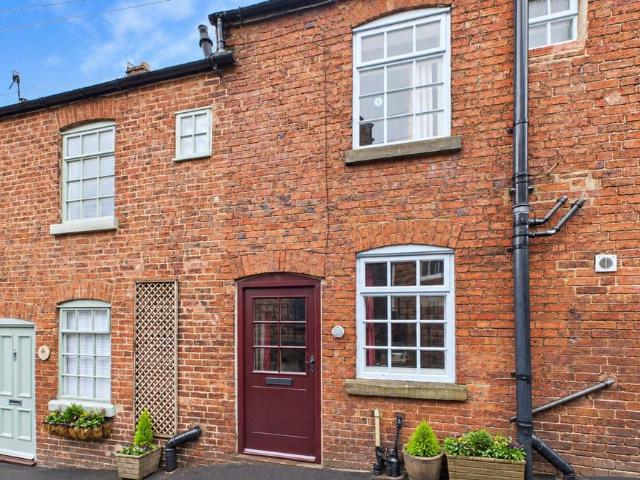 House for sale in Froggatt, East Midlands