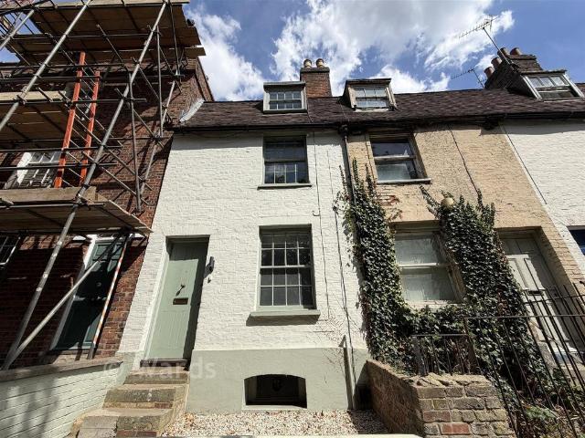 House for sale in Allington, Midway